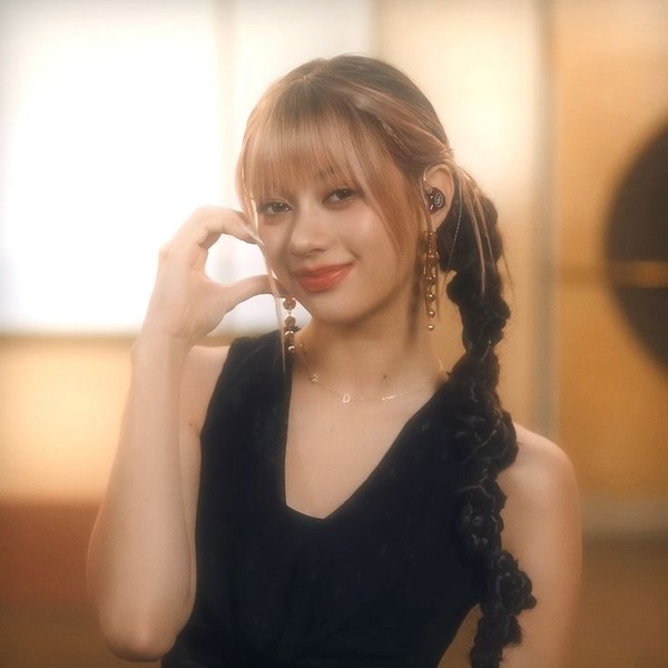 Popular profile image of Megan (KATSEYE) selected by votes