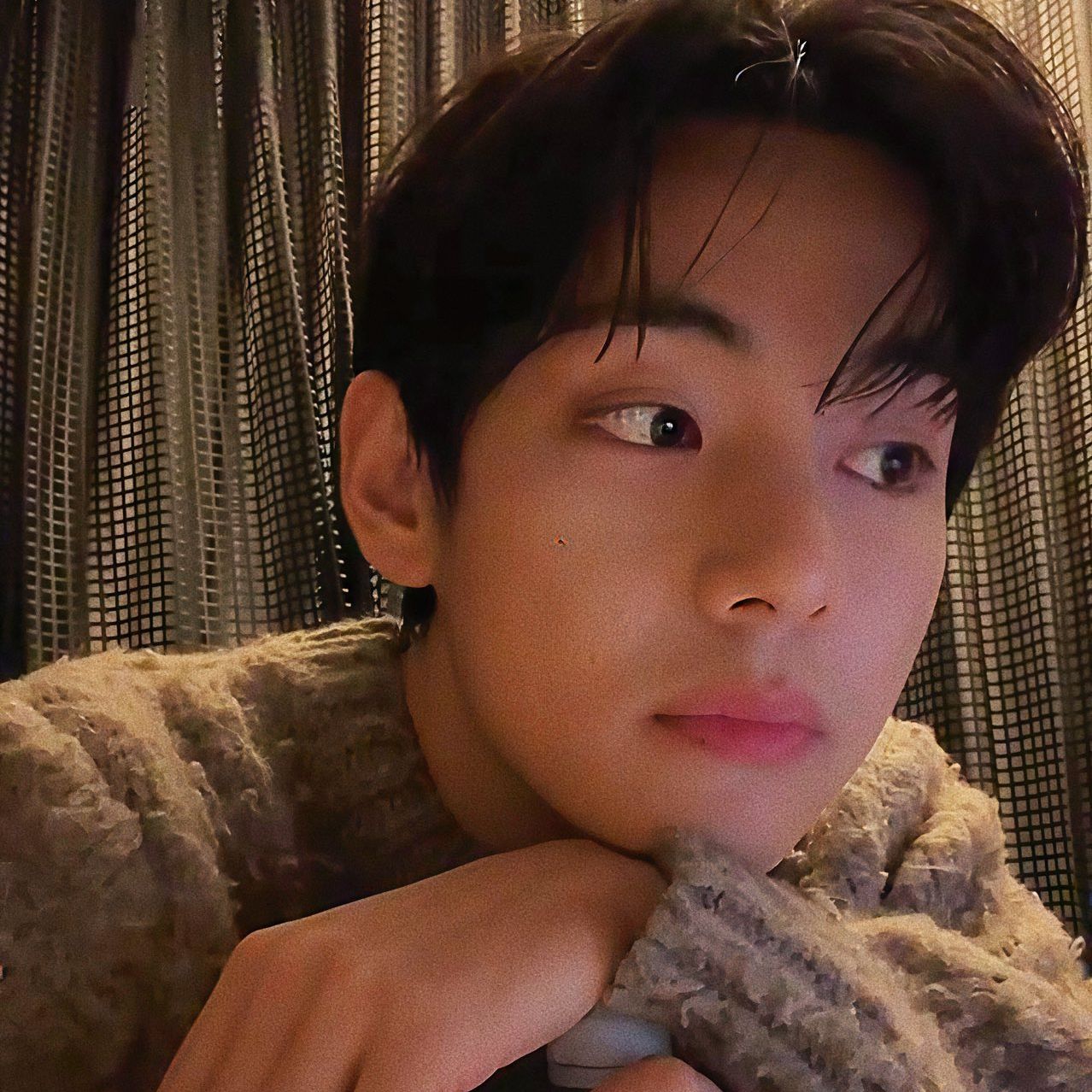 V (防彈少年團)的最新照片