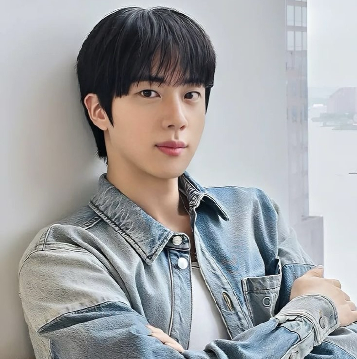 Foto aktivitas terbaru Jin (BTS)