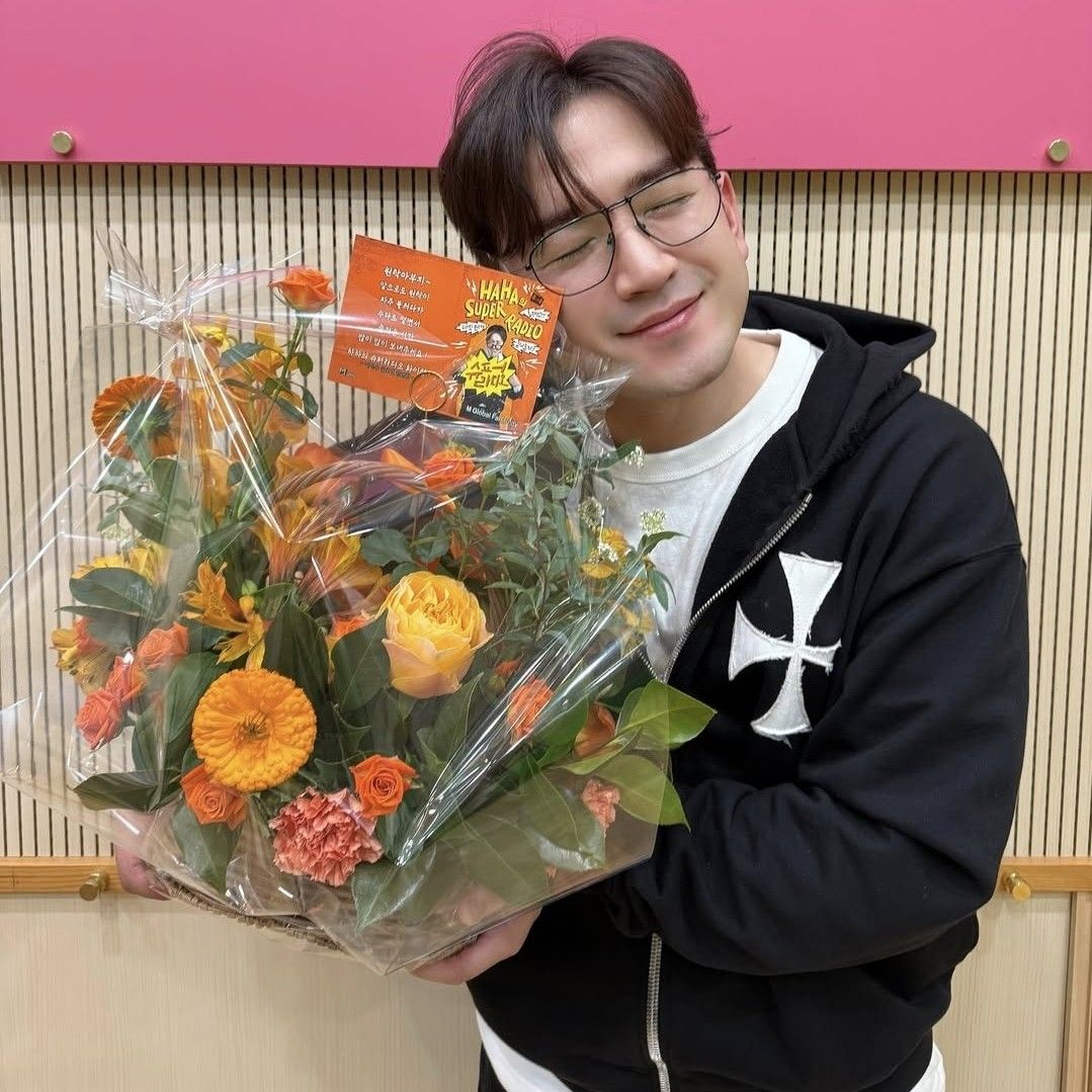 A moment captured by Lee Minwoo (SHINHWA)'s fan