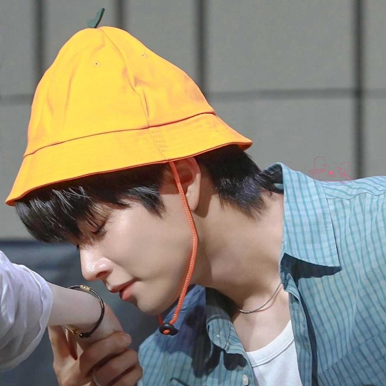 A moment captured by MJ (ASTRO)'s fan