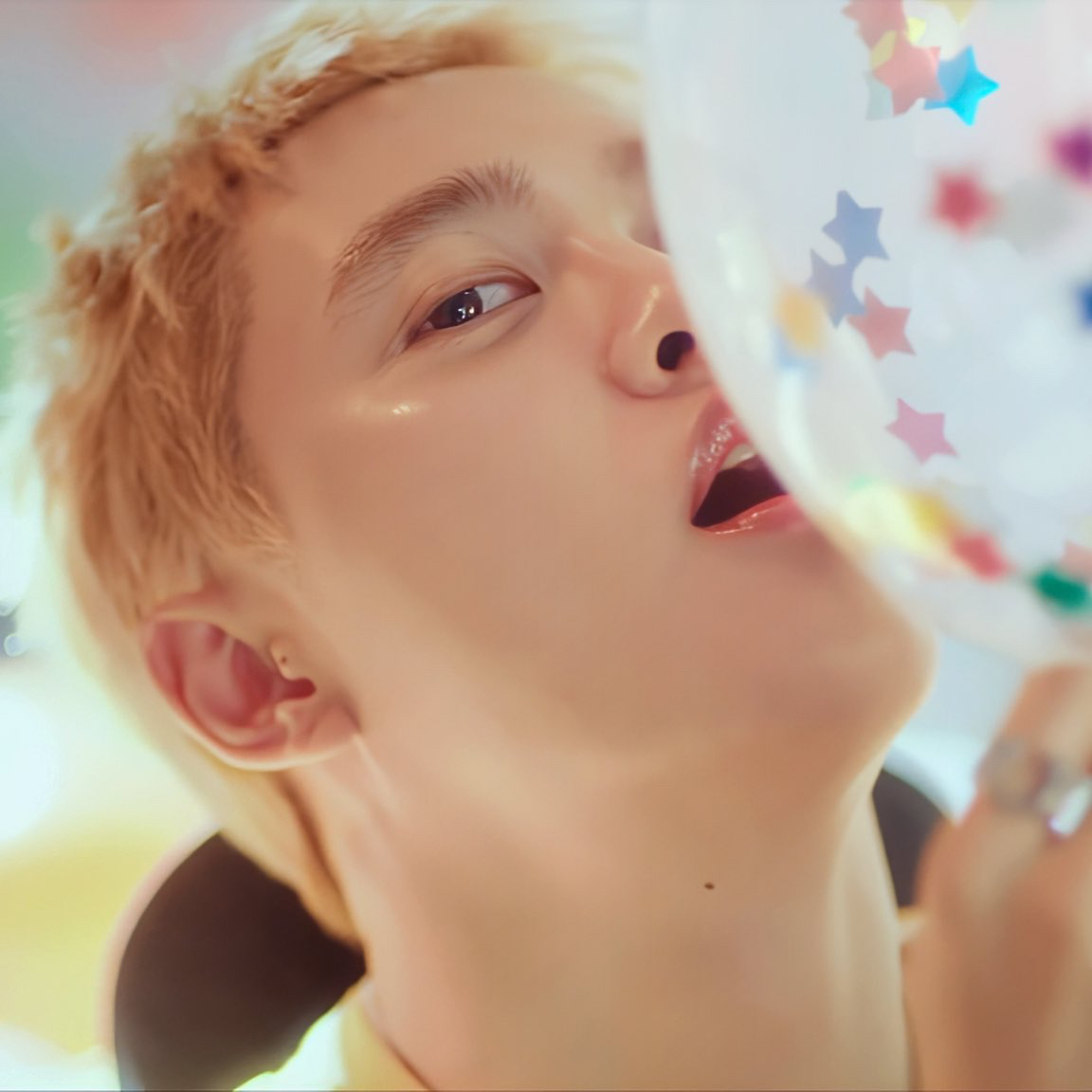 Behind-the-scenes cut of D.O. (EXO)