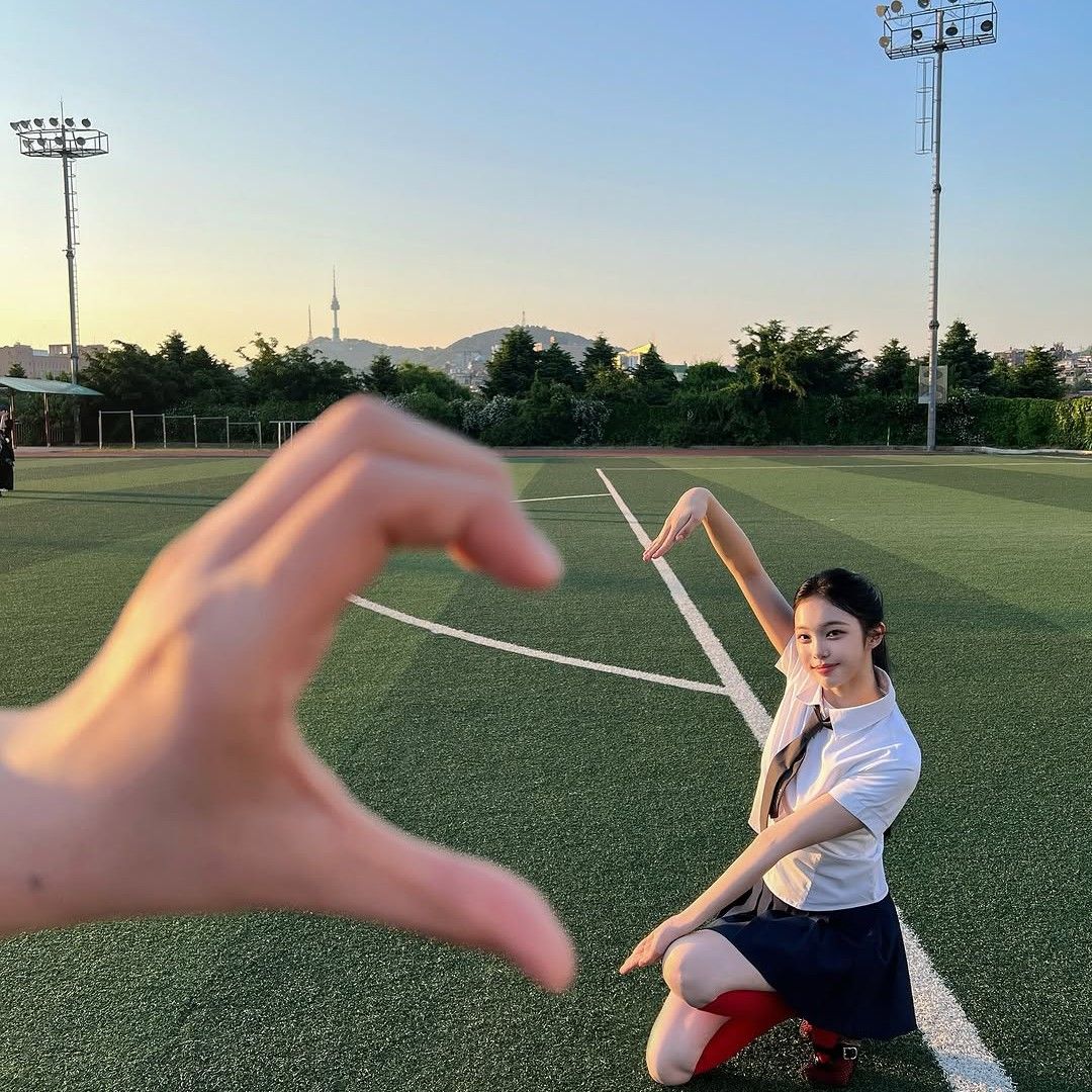 A moment captured by Ian (Hearts2Hearts)'s fan