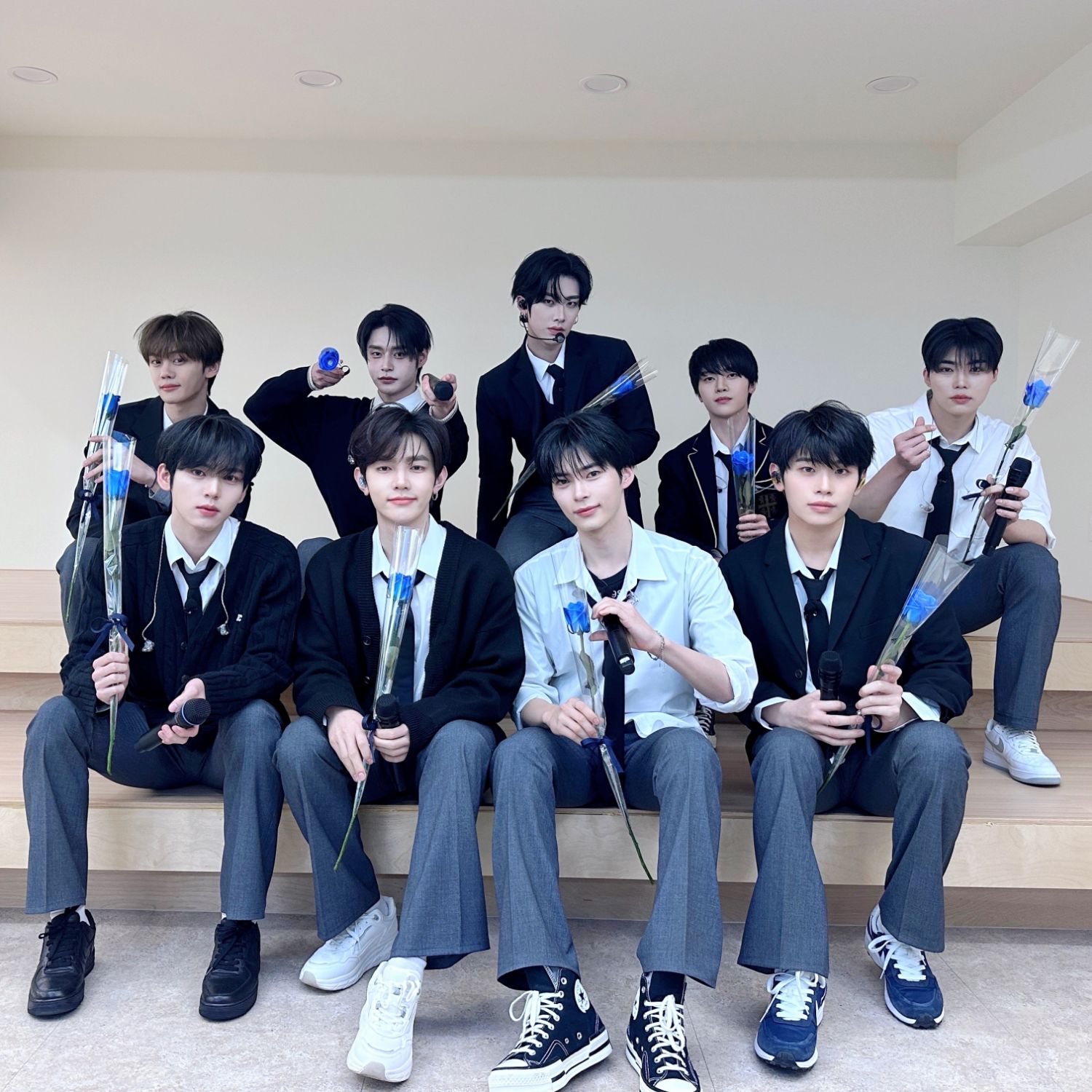 Latest photo of Kim Gyuvin (ZEROBASEONE)