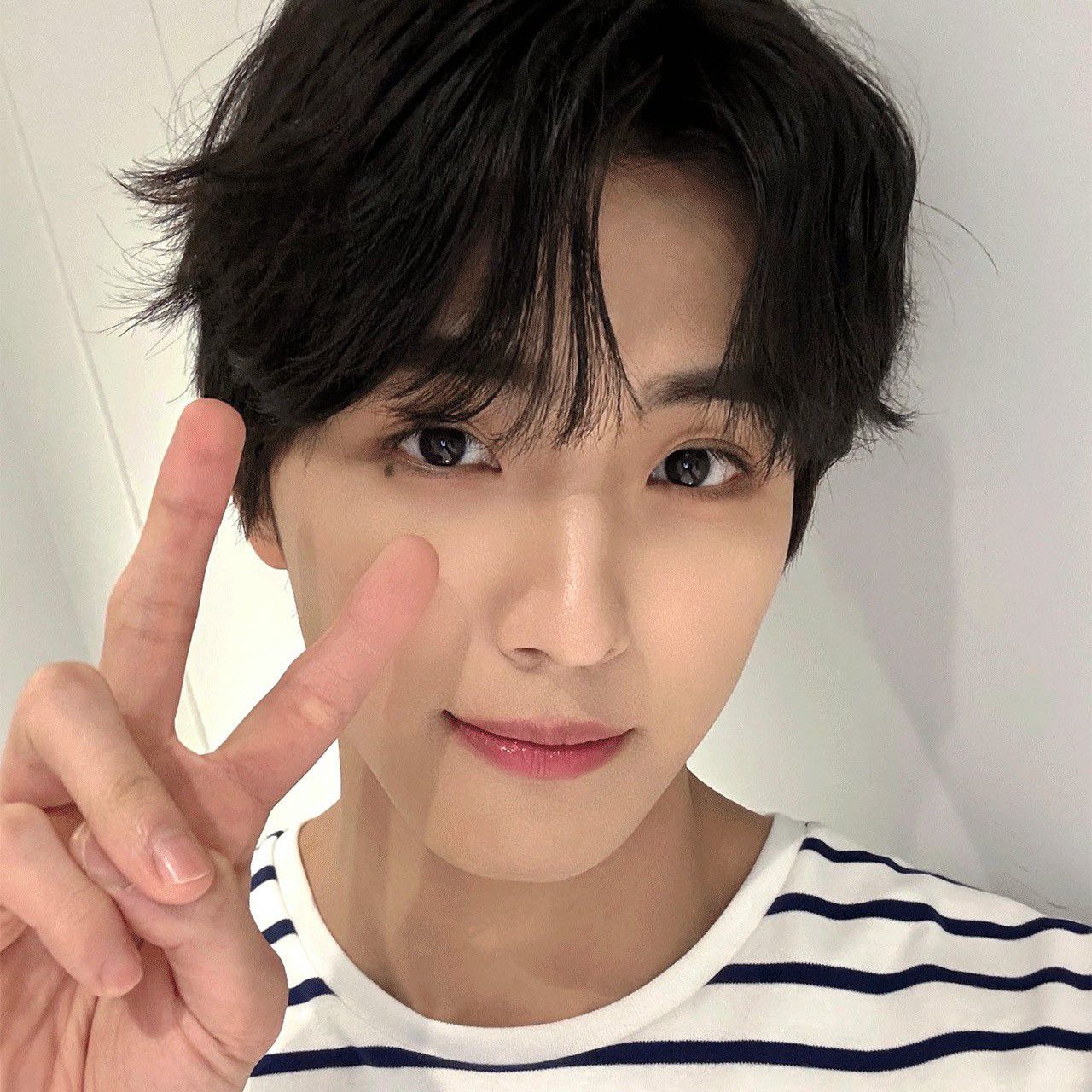 Recent activity shot of Yonghee (CIX)