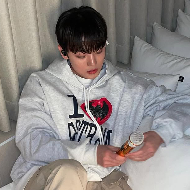 Behind-the-scenes cut of Chan (A.C.E)