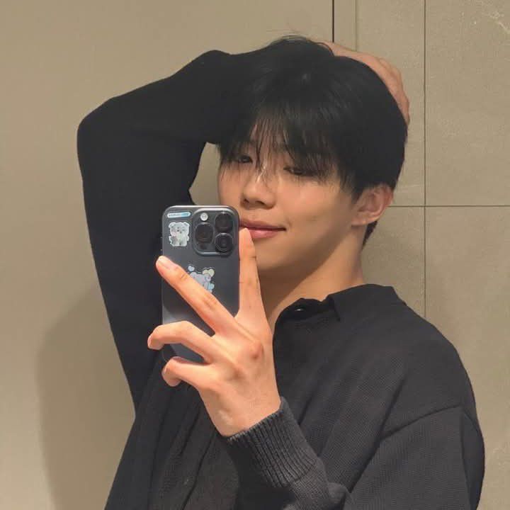 Latest photo of Park Gunwook (ZEROBASEONE)