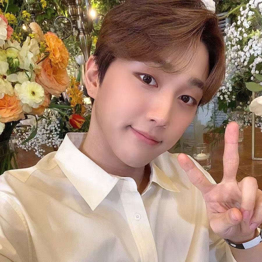 A moment captured by Hong Joochan (GoldenChild)'s fan