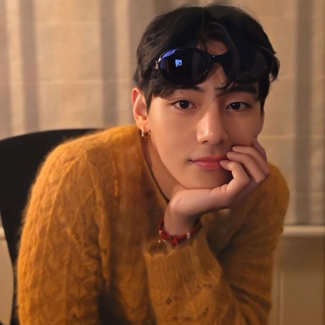 Latest photo of V (BTS)