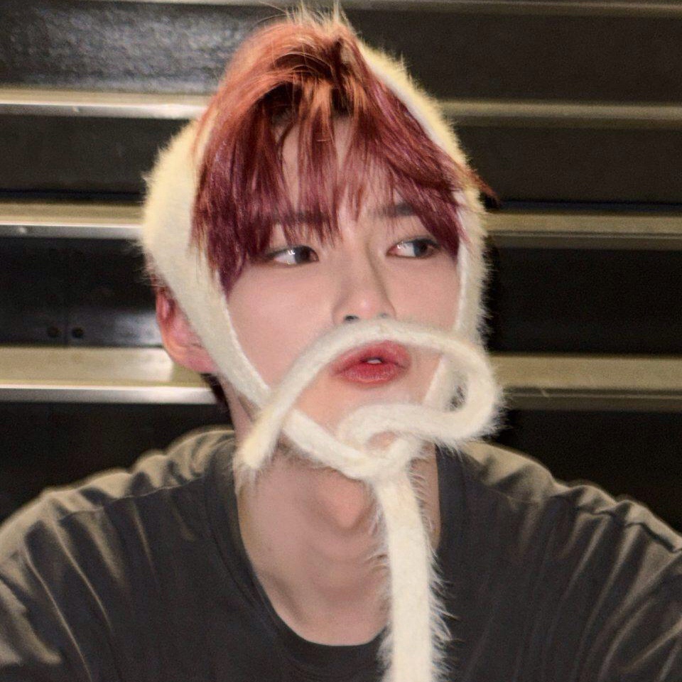 Behind-the-scenes cut of Sung Hanbin (ZEROBASEONE)