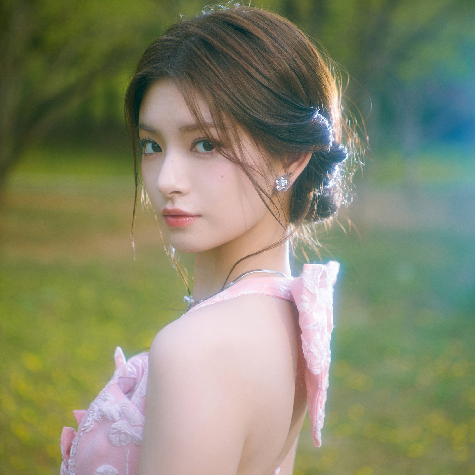 Behind-the-scenes cut of Yiren (EVERGLOW)