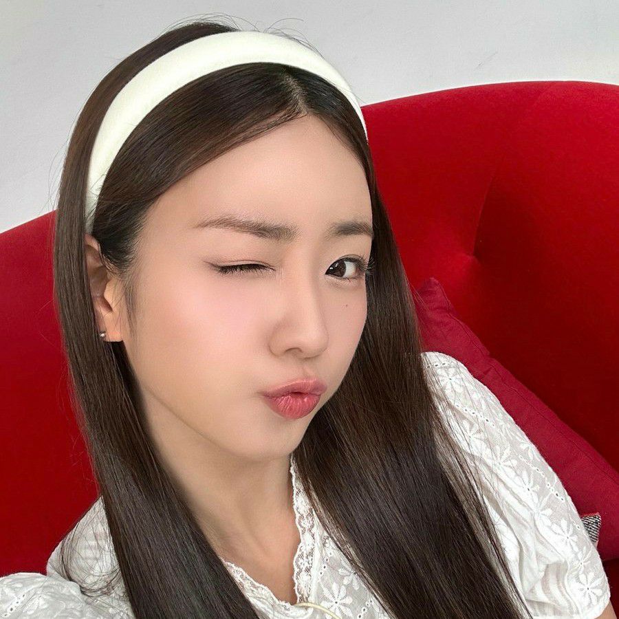 Foto terbaru Yoon Bomi (Apink)