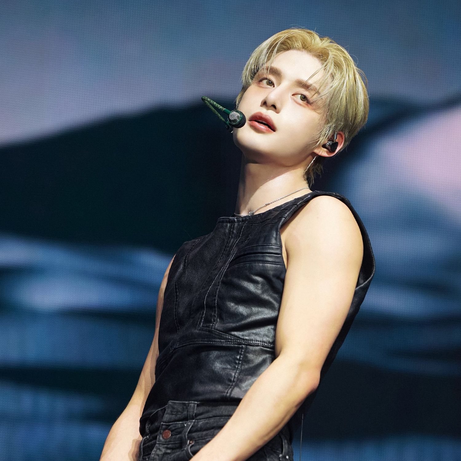 Behind-the-scenes cut of Kim Jiwoong (ZEROBASEONE)