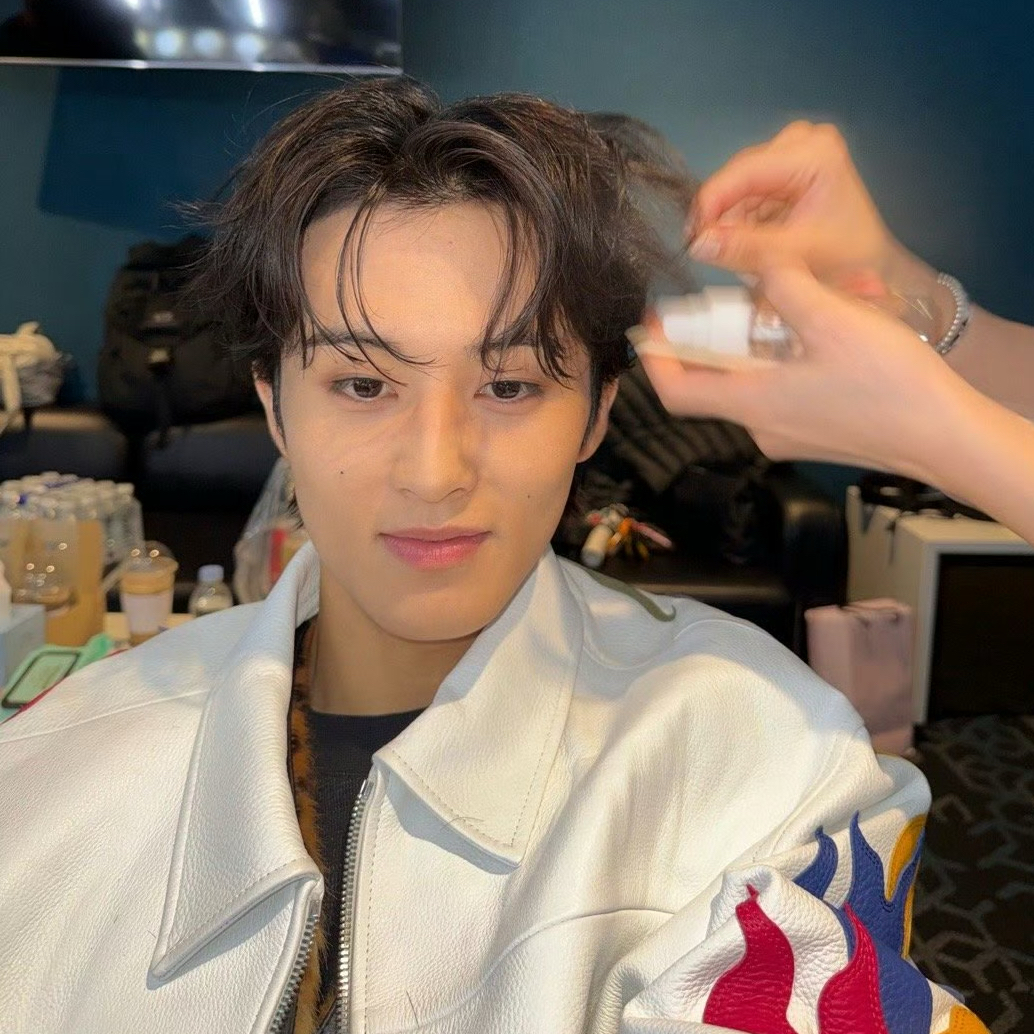 A moment captured by Mark (NCT 127, NCT DREAM)'s fan