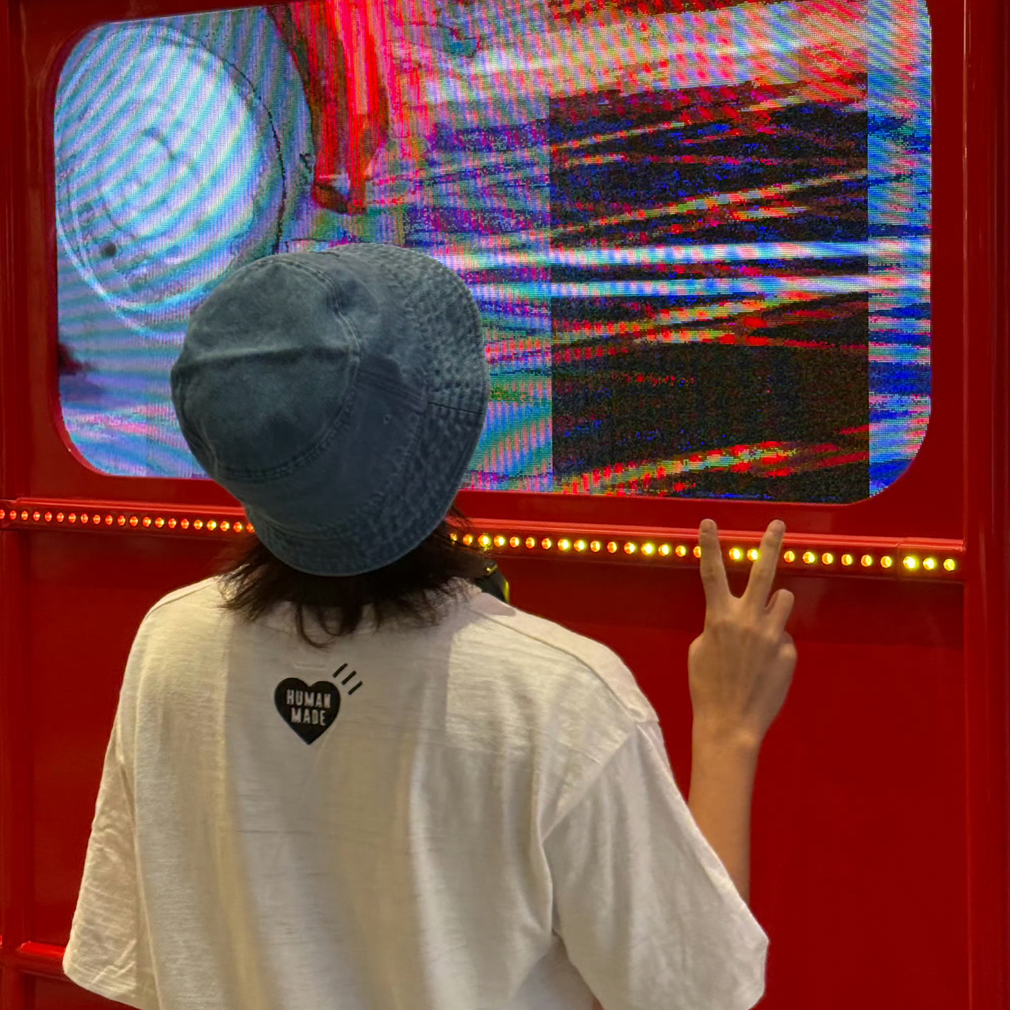 A moment captured by THI-O (NexT1DE)'s fan