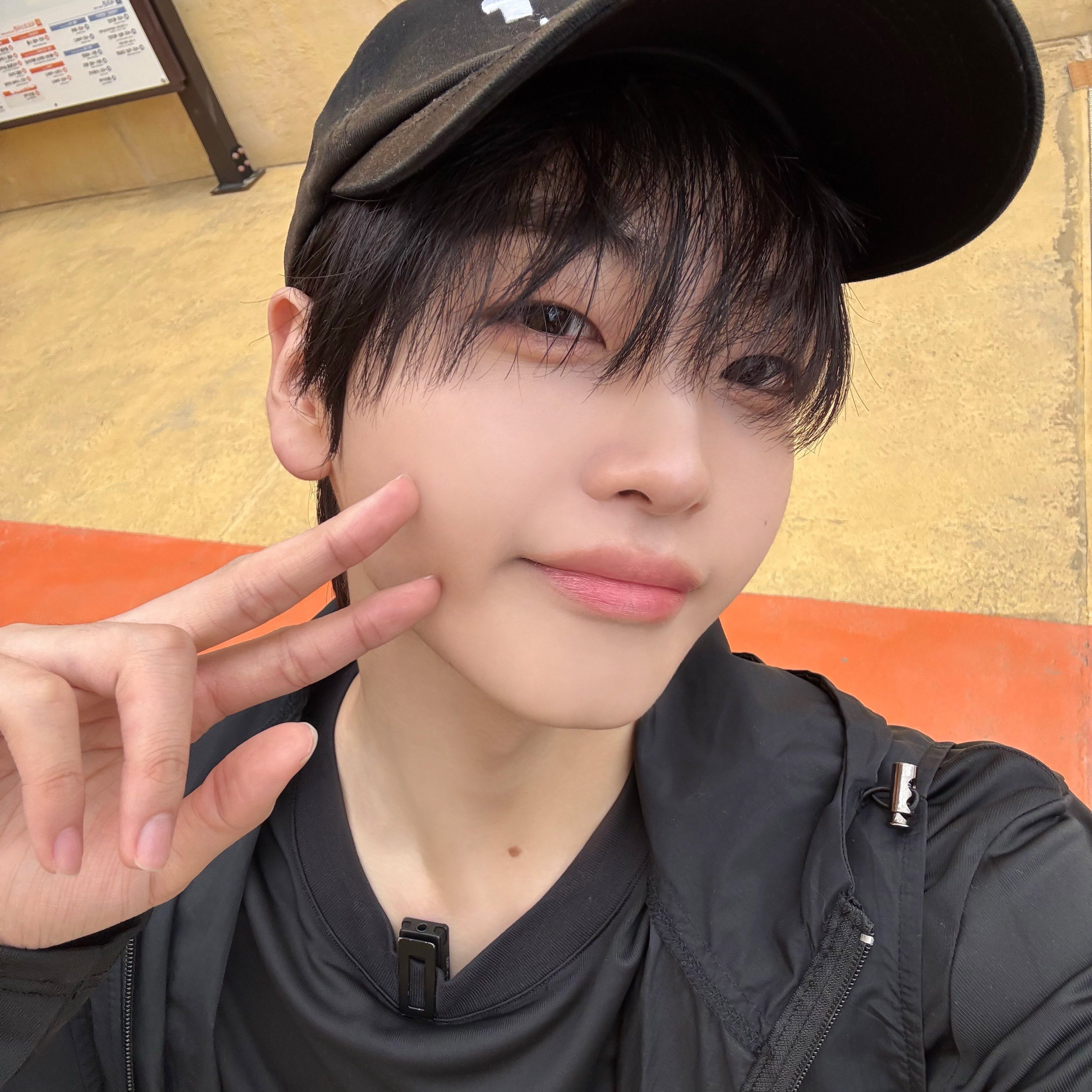 Latest photo of Hyeongjun (CRAVITY)