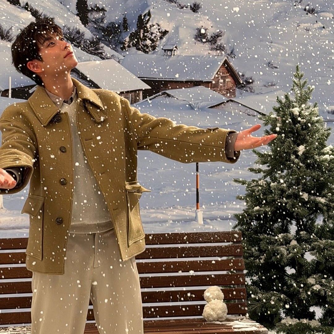 A moment captured by MJ (ASTRO)'s fan