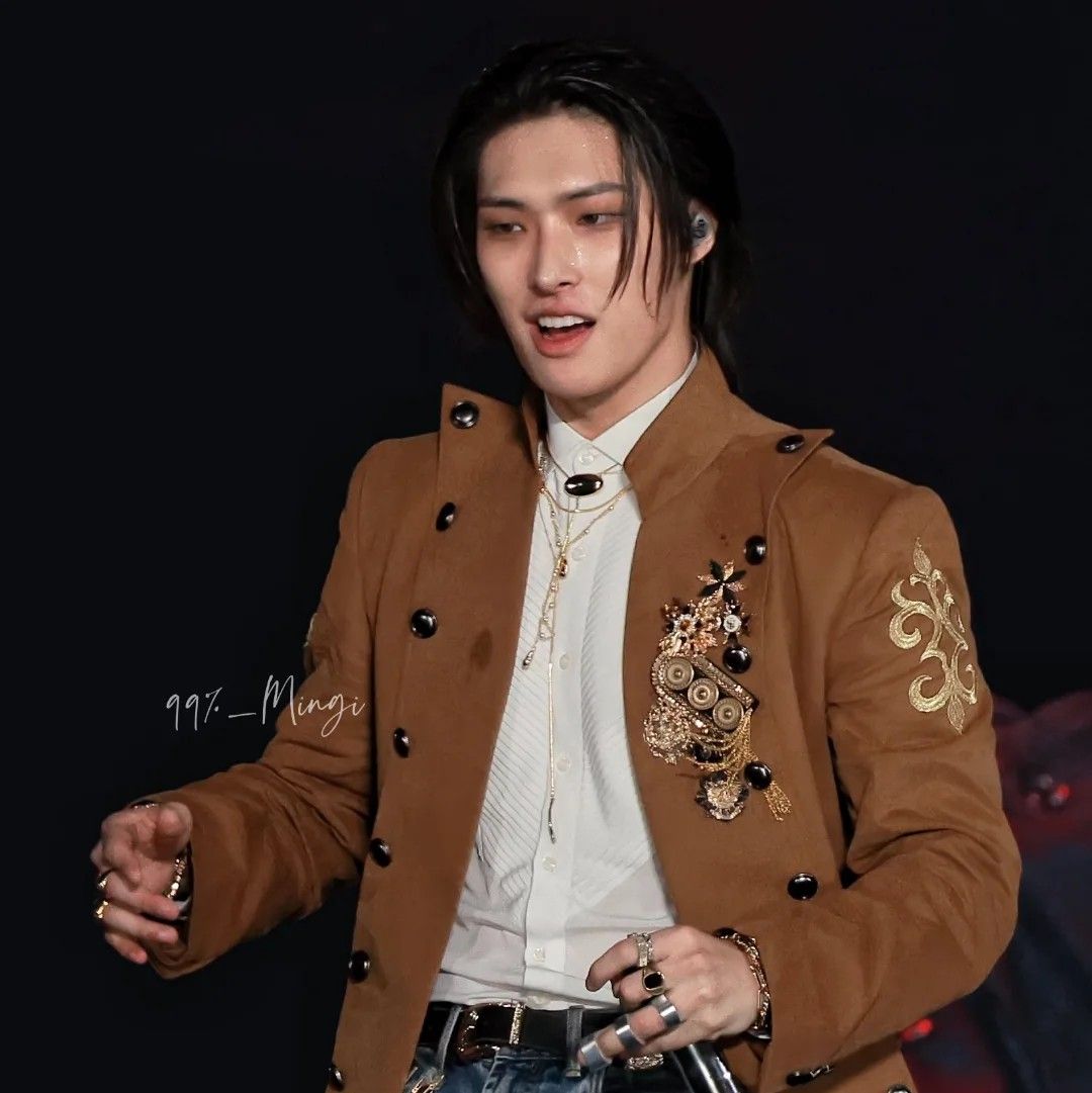 旼琦 (ATEEZ)的最新照片