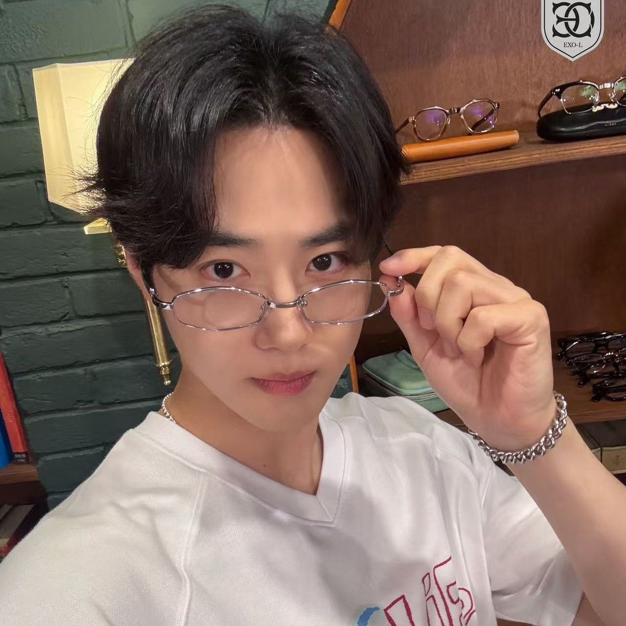 Behind-the-scenes cut of Suho (EXO)