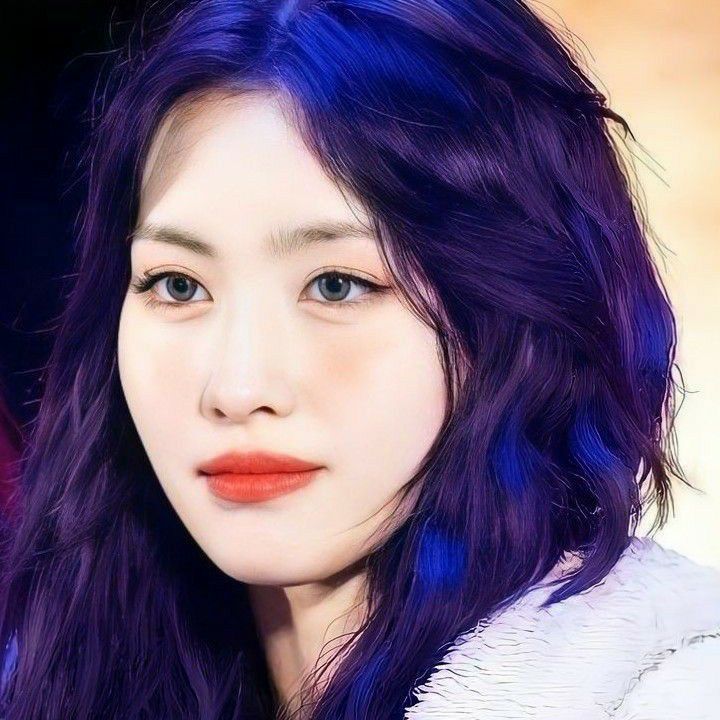 Foto aktivitas terbaru Momo (TWICE)