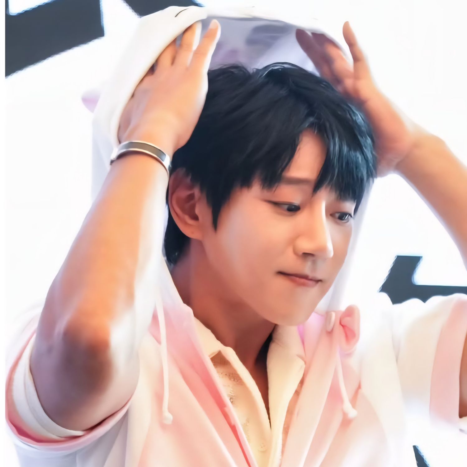 Behind-the-scenes cut of Hwang Chiyeol