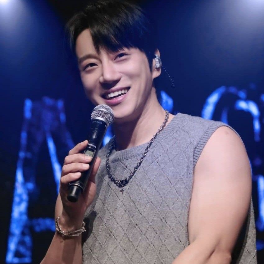 Latest photo of Hwang Chiyeol