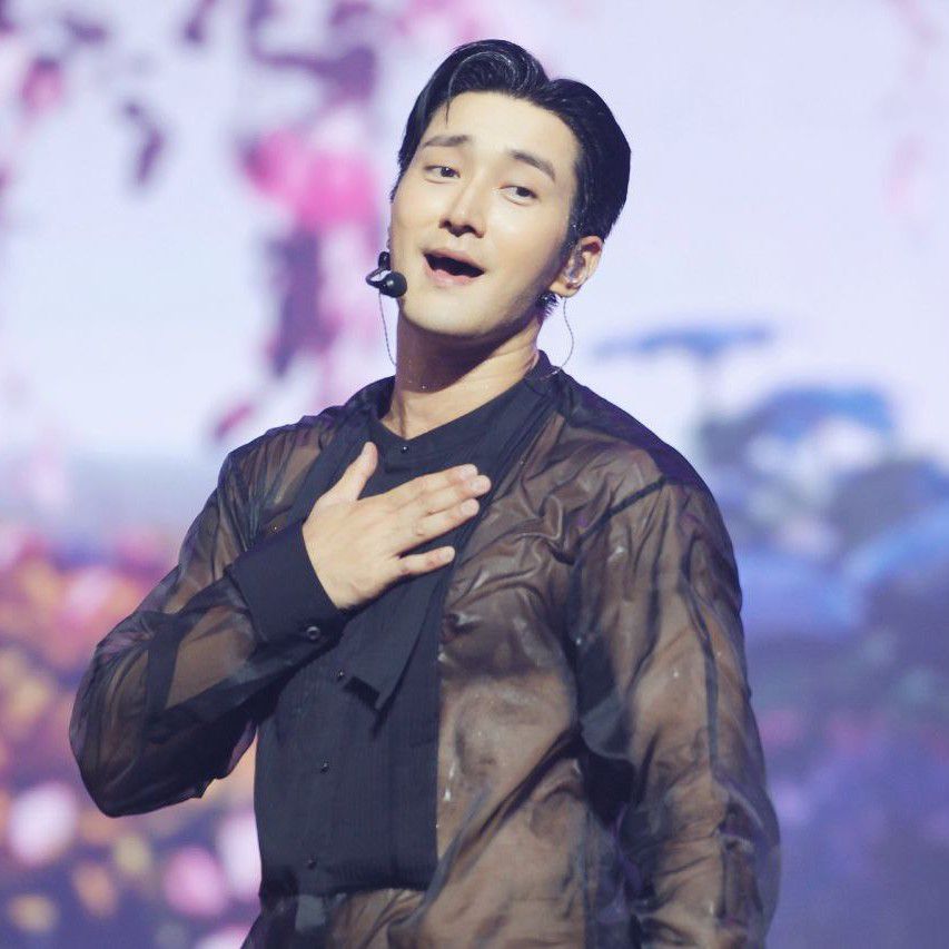 Behind-the-scenes cut of Siwon (Super Junior)