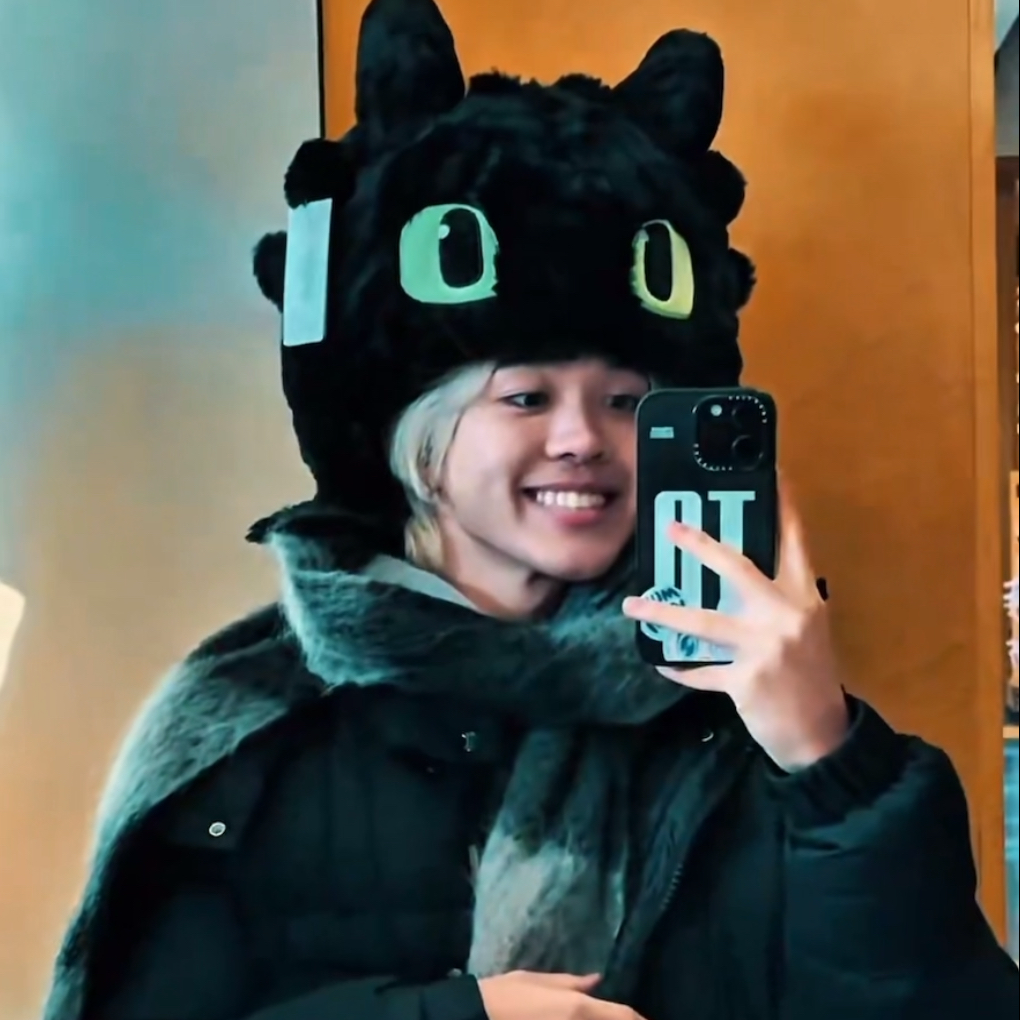 A moment captured by THI-O (NexT1DE)'s fan