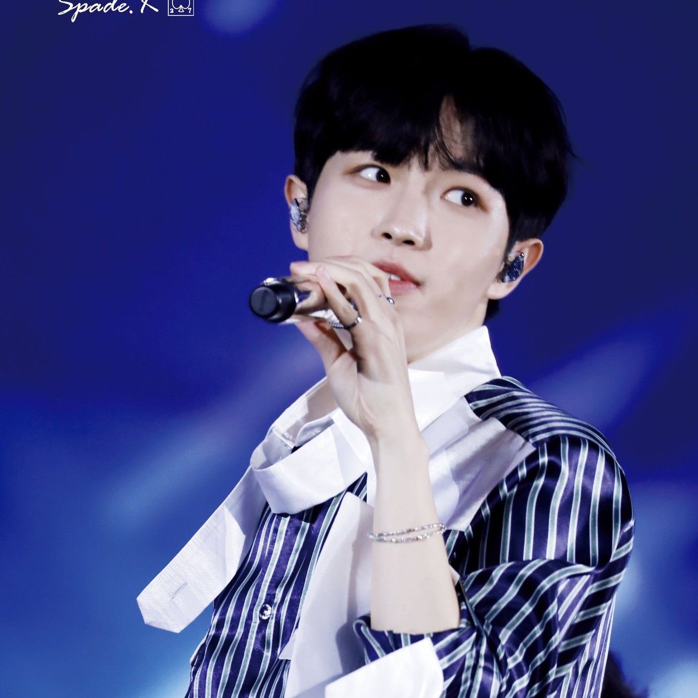A moment captured by Kim Jaehwan's fan