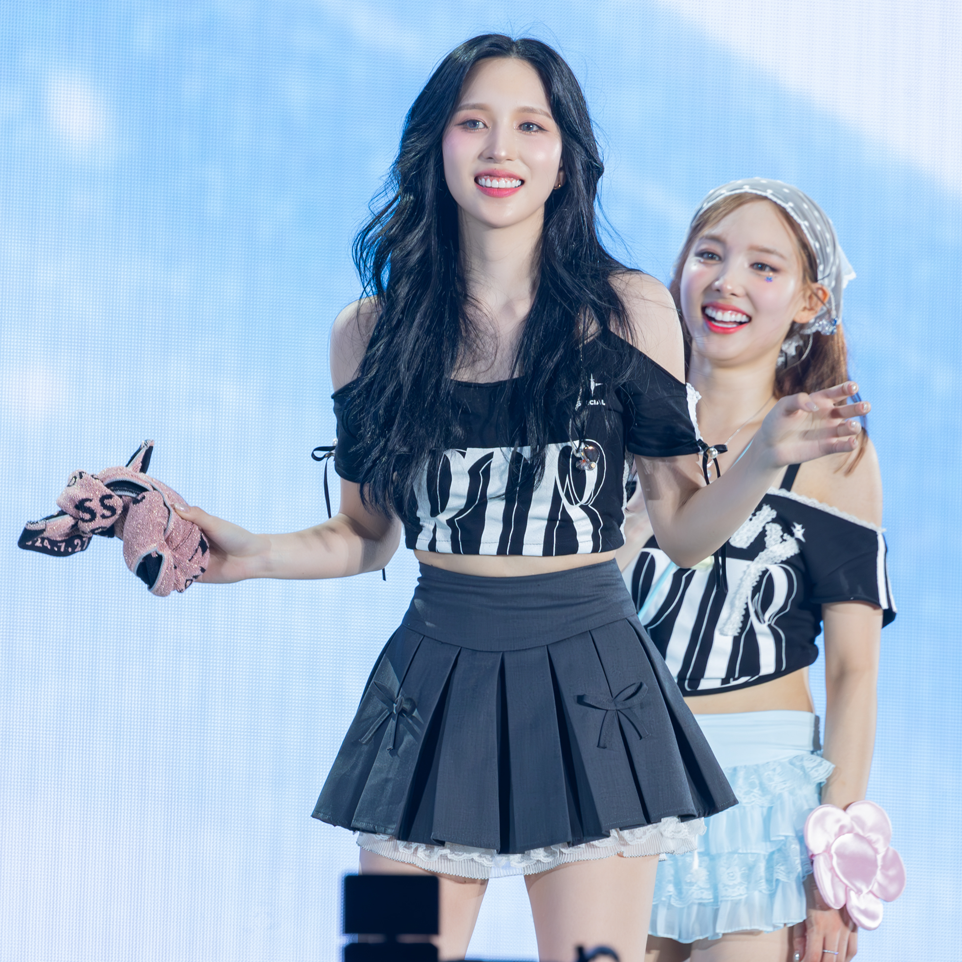 Behind-the-scenes cut of Mina (TWICE)