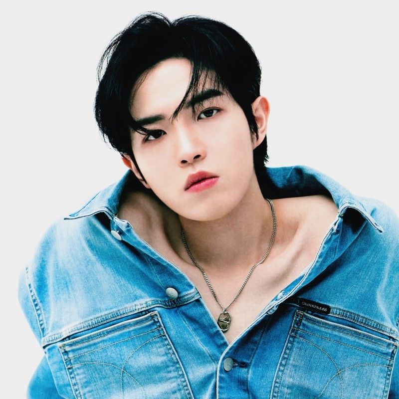 Potret di balik layar Kim Jaehwan