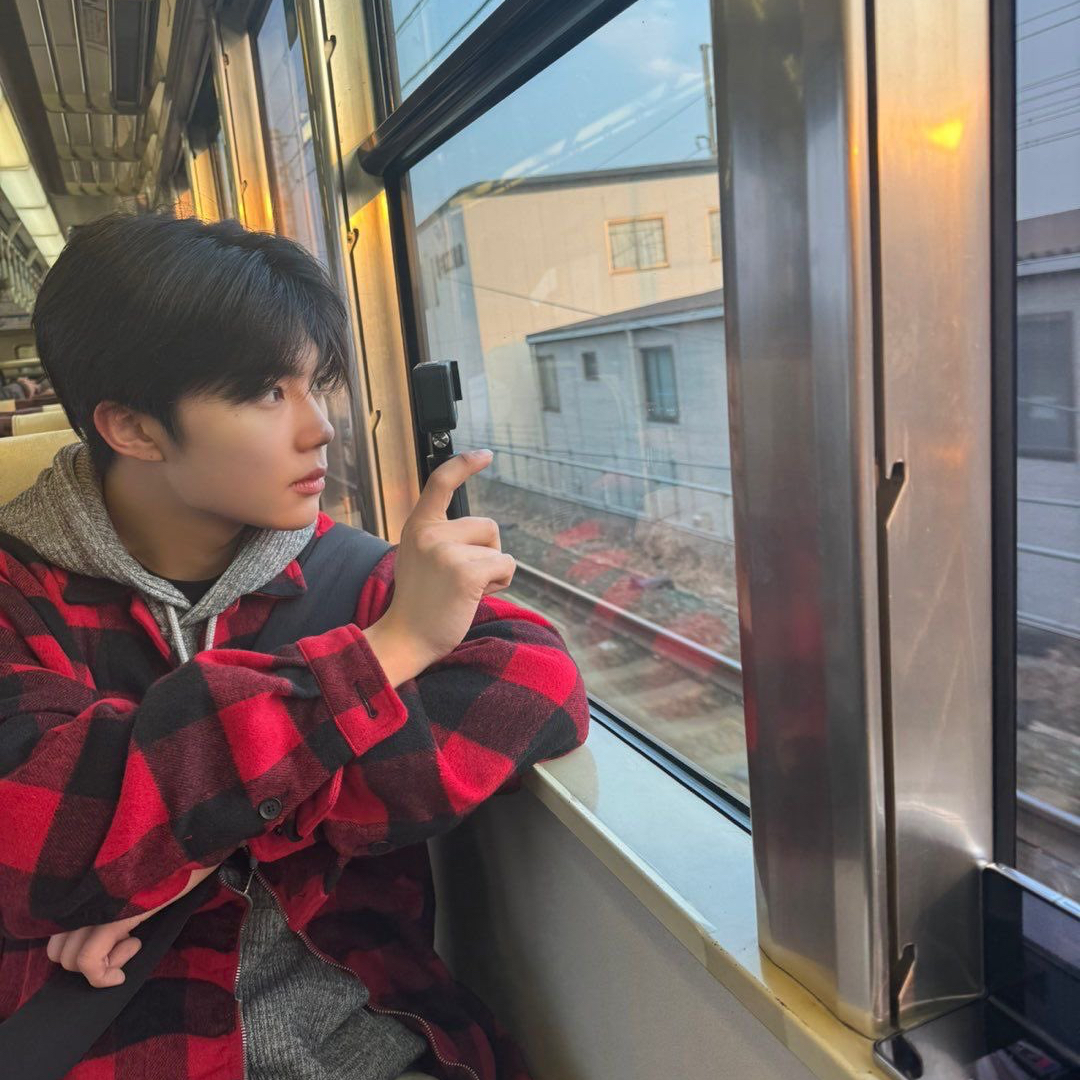 Foto aktivitas terbaru Park Gunwook (ZEROBASEONE)