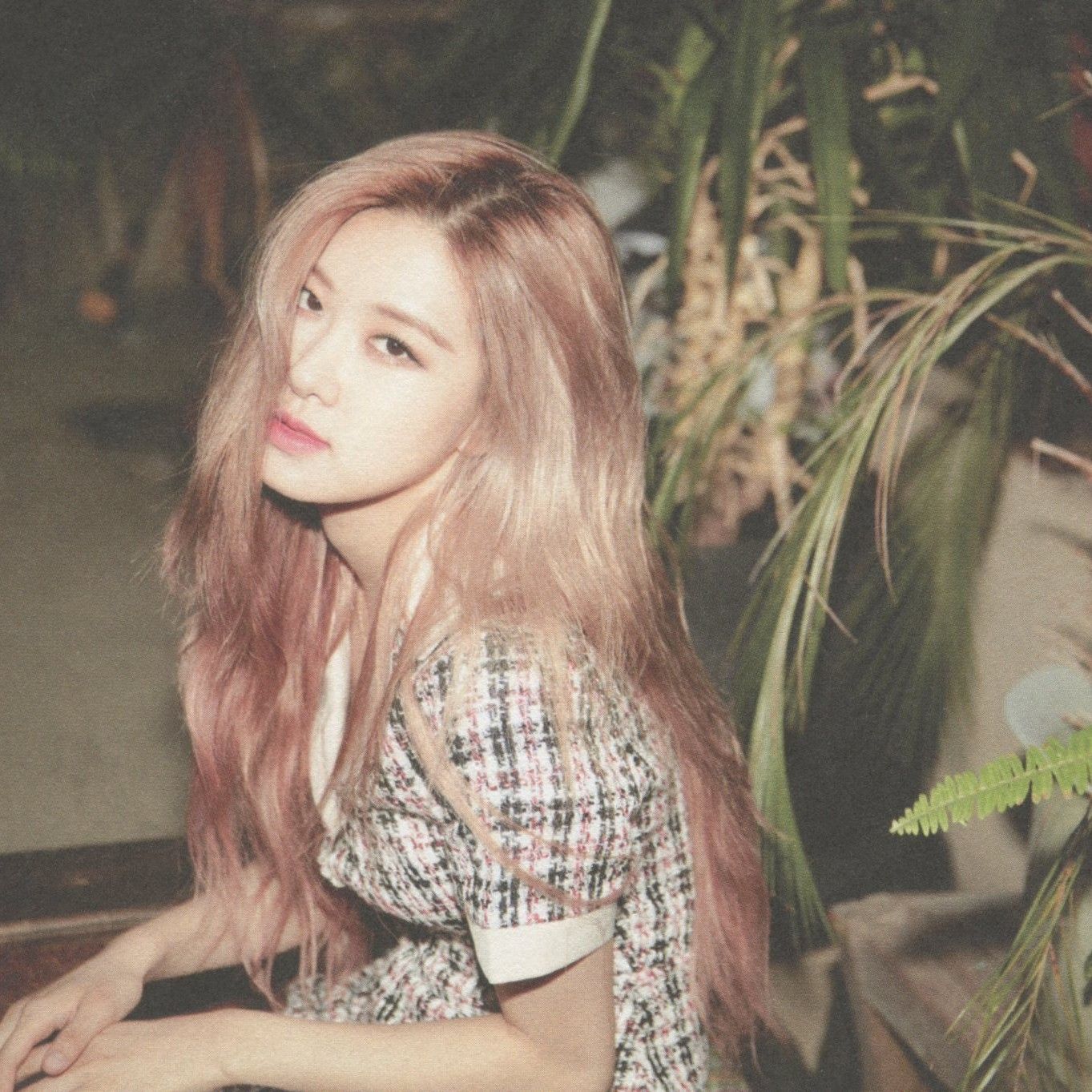 Recent activity shot of ROSÉ (BLACKPINK)