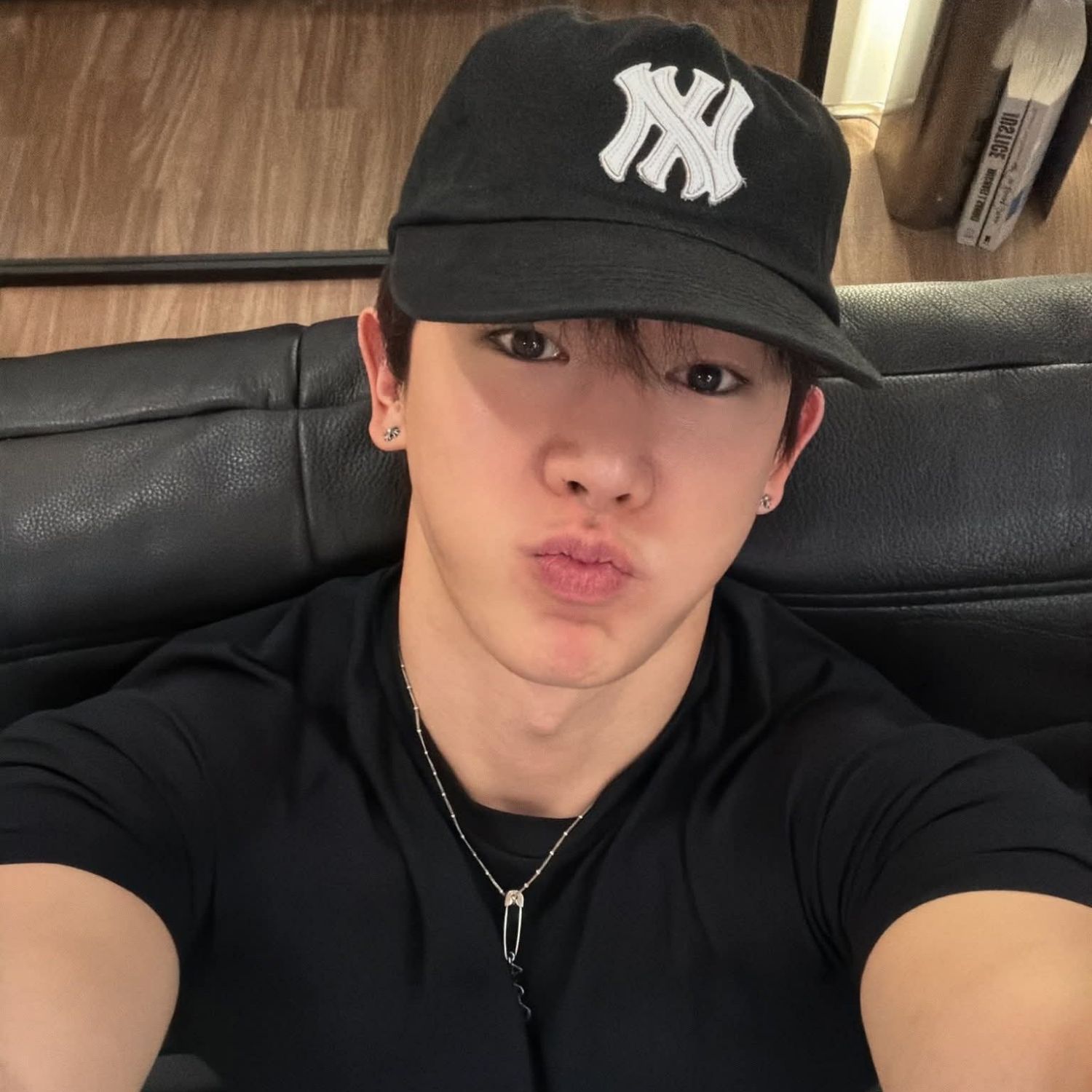 Behind-the-scenes cut of Wonho