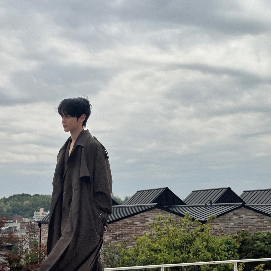 Recent activity shot of Kim Gyuvin (ZEROBASEONE)