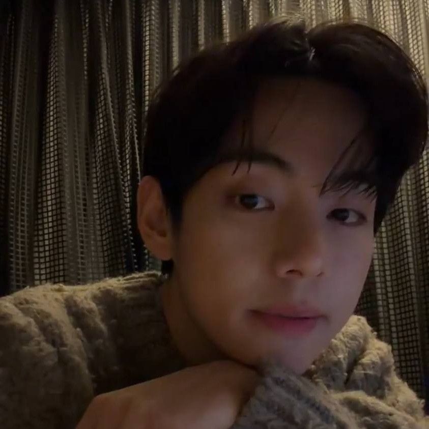 뷔 (방탄소년단) 최근 활동샷