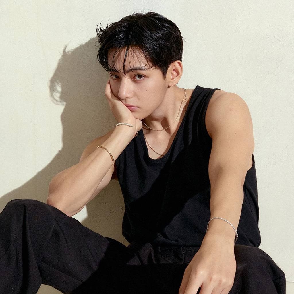 V (防彈少年團)的最新活動照片