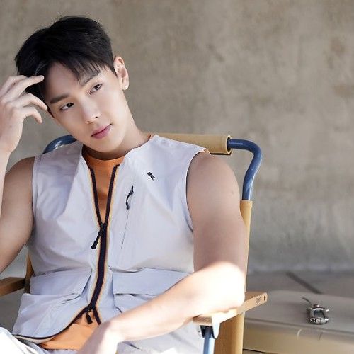 Behind-the-scenes cut of Shownu (MONSTA X)