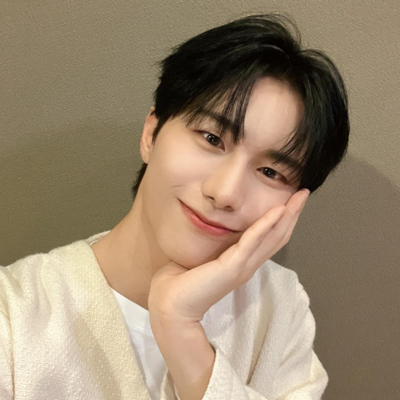 Foto terbaru Kang Seungsik (VICTON)