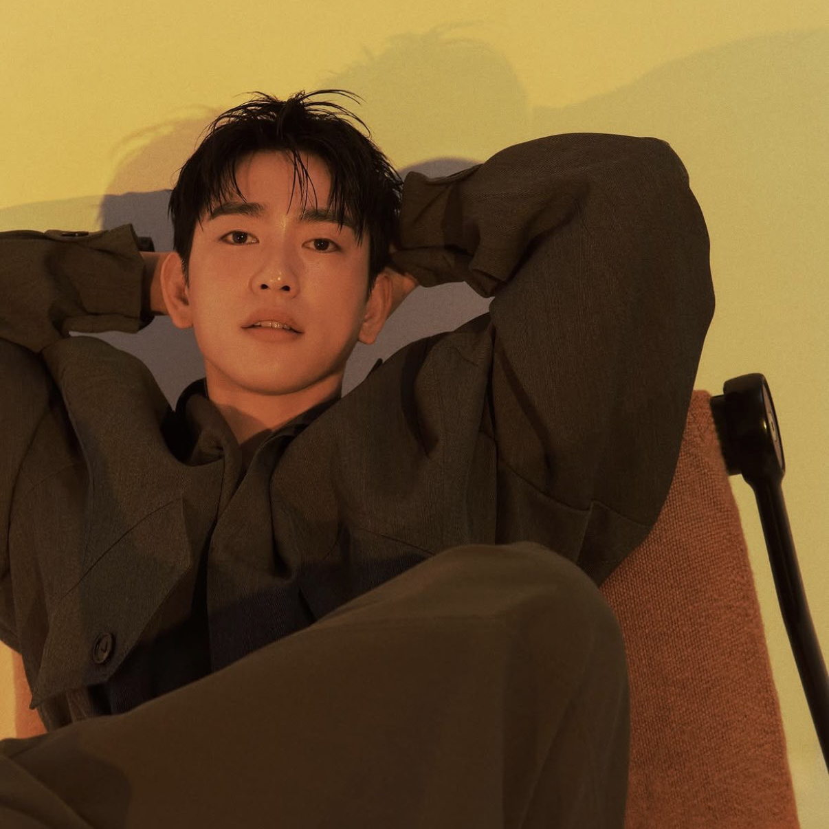 Behind-the-scenes cut of Jinyoung (GOT7)