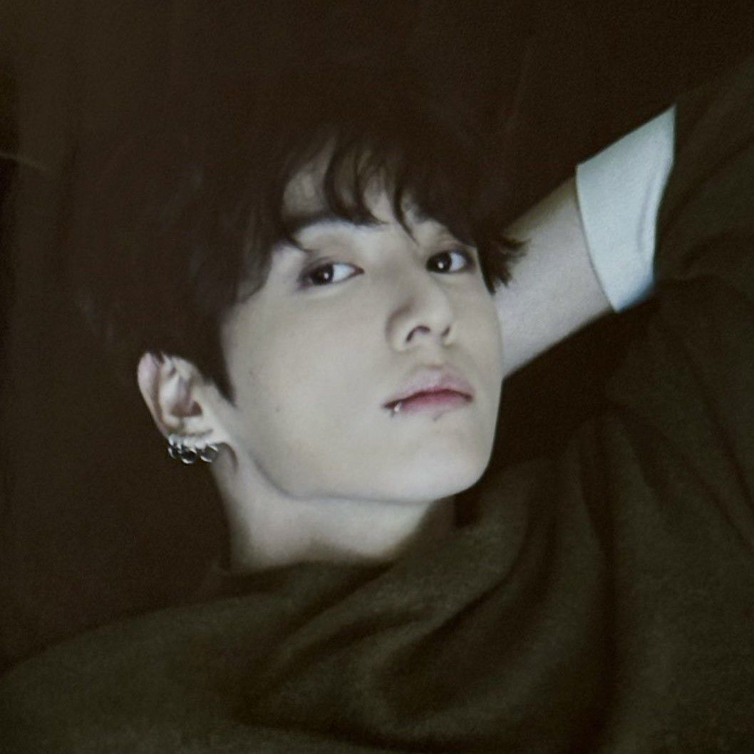 Foto aktivitas terbaru Jungkook (BTS)
