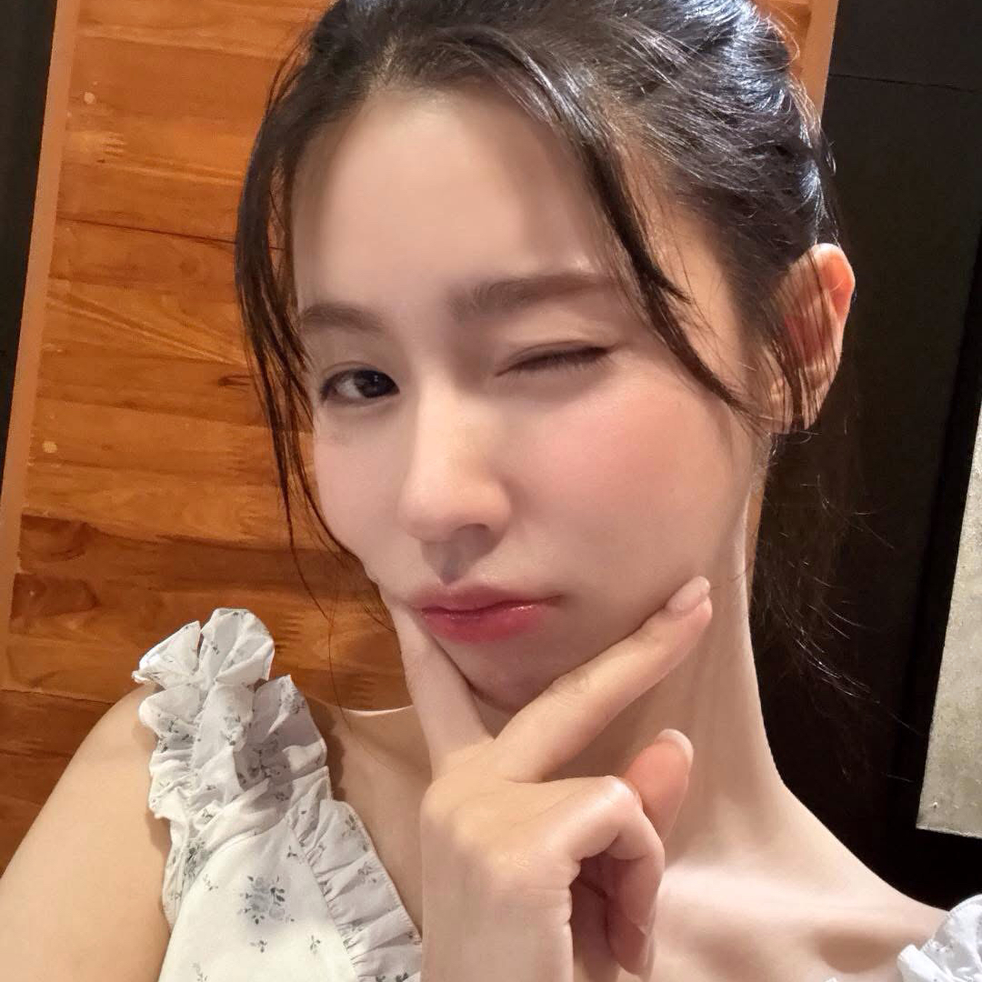 A moment captured by i-dle's fan