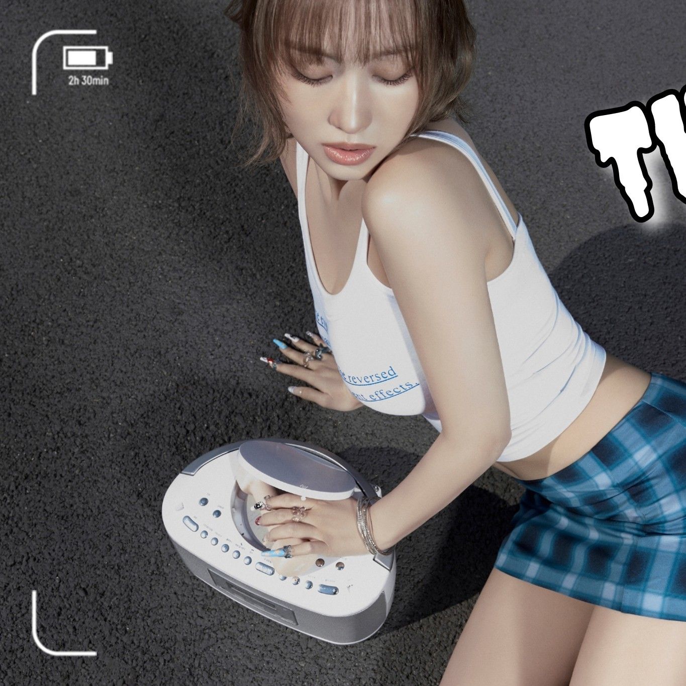 Recent activity shot of Momo (TWICE)