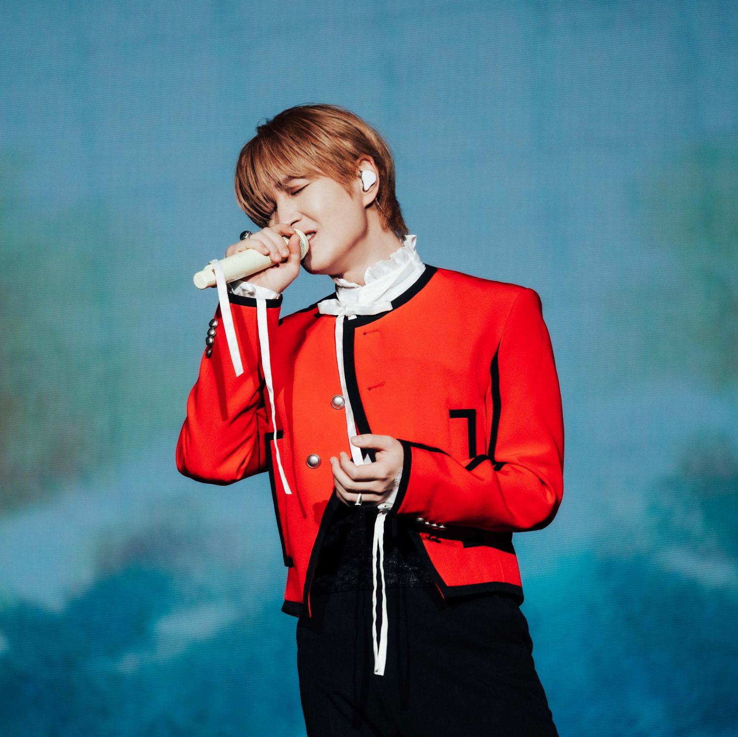 Behind-the-scenes cut of Onew (SHINee)