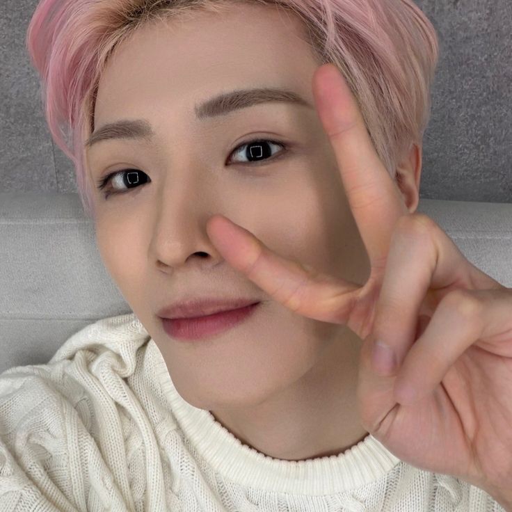 Behind-the-scenes cut of Yonghee (CIX)