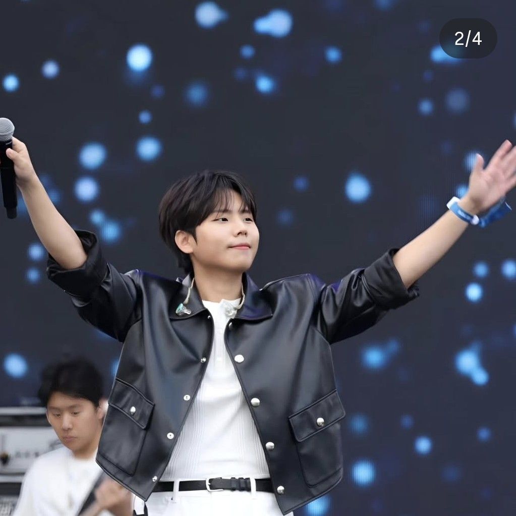A moment captured by Jung Seunghwan's fan