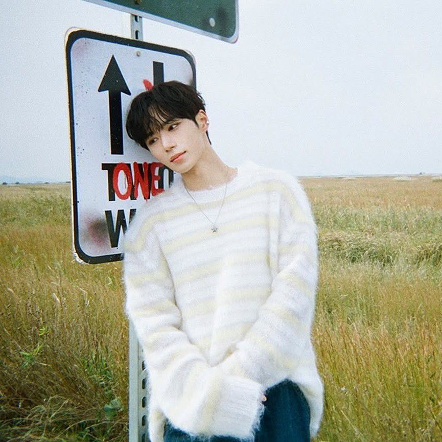 Behind-the-scenes cut of Kim Junseo (ALPHA DRIVE ONE)