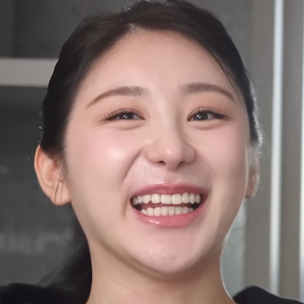 Recent activity shot of Lee Chaeyeon