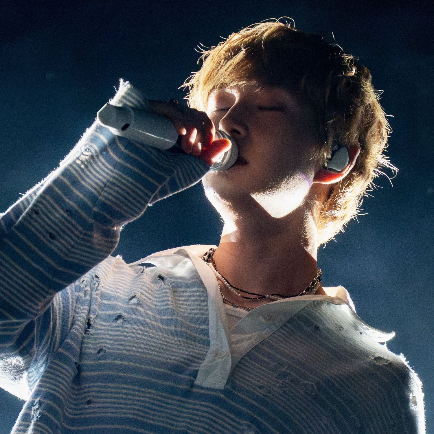 Behind-the-scenes cut of Onew (SHINee)