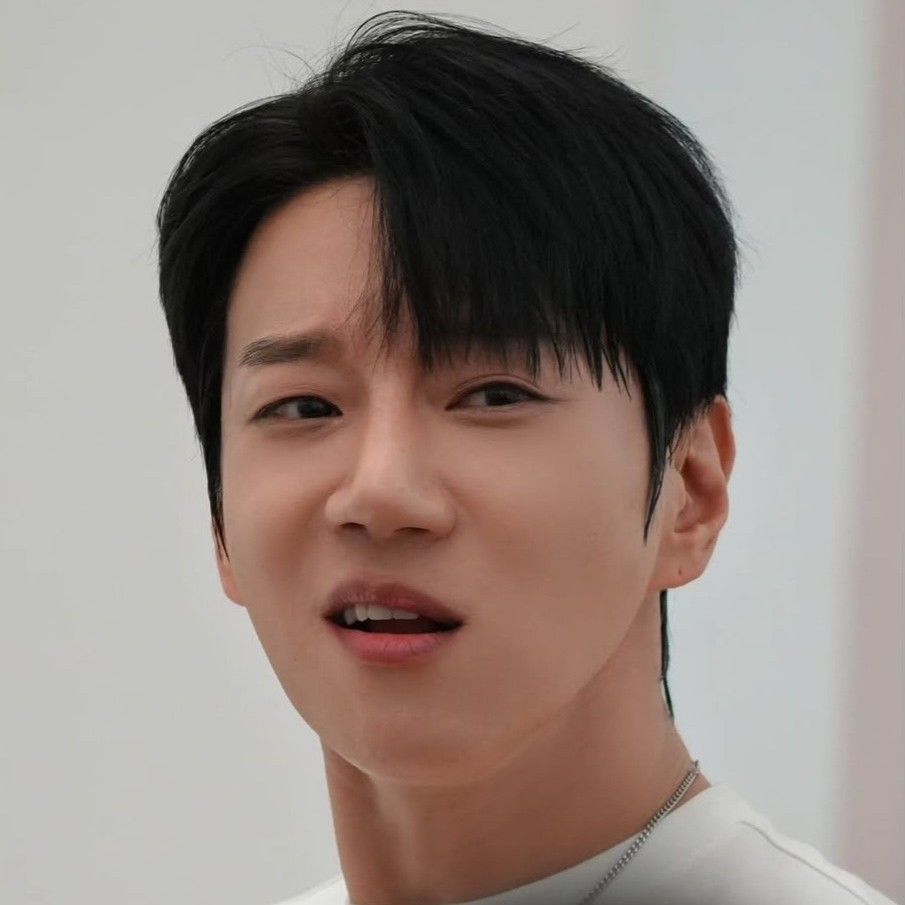 Recent activity shot of Hwang Chiyeol